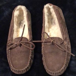 UGG Dakota indoor/outdoor slipper size 8.